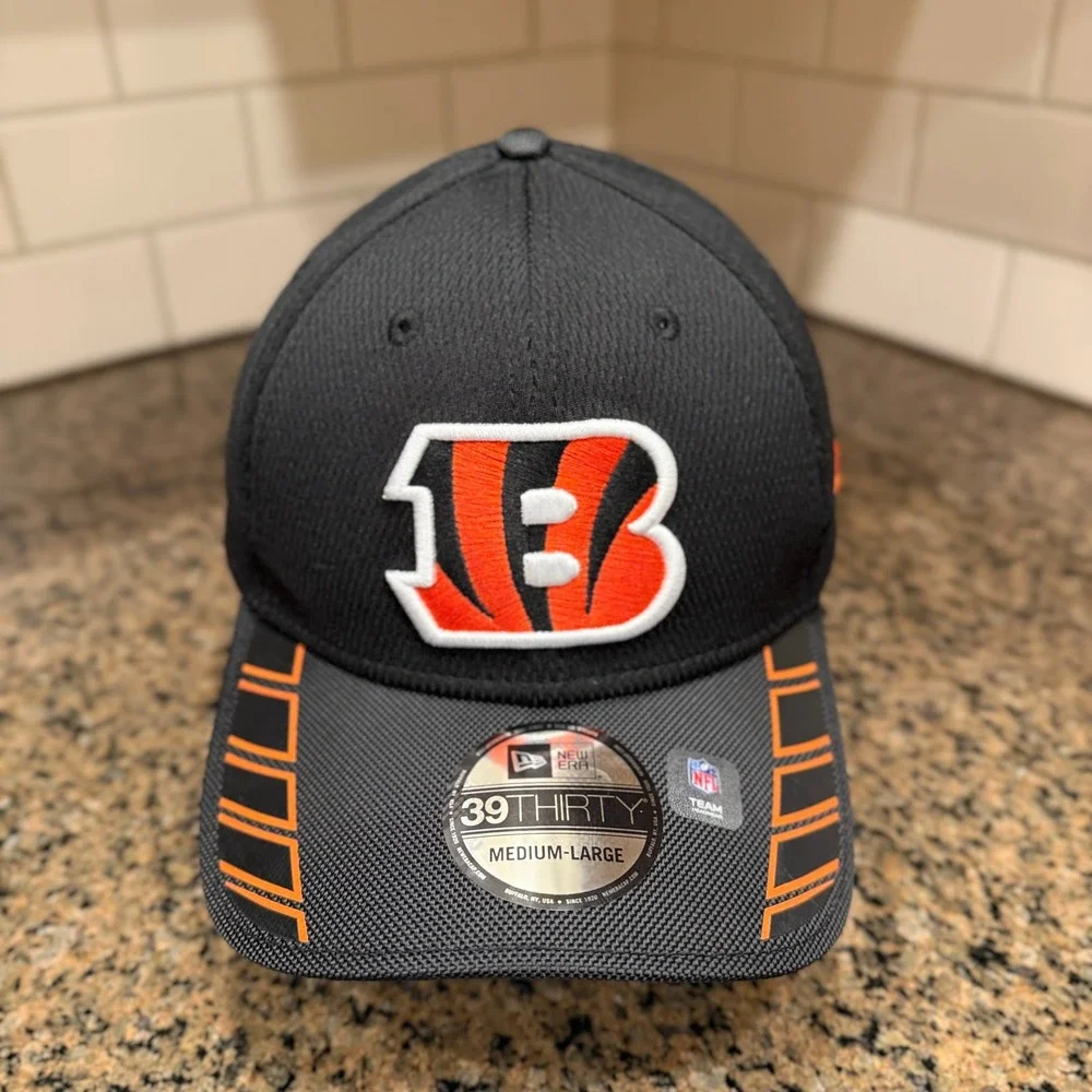 Cincinnati Bengals New Era 39THIRTY Stretch Fit Hat Cap M/L Black Orange NFL New